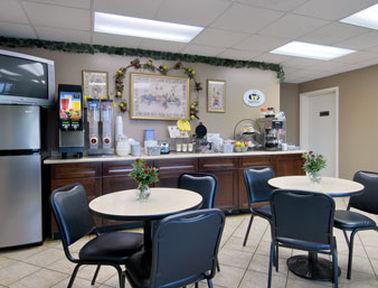 Motel Super 8 By Wyndham-Tupelo Airport Restaurace fotografie